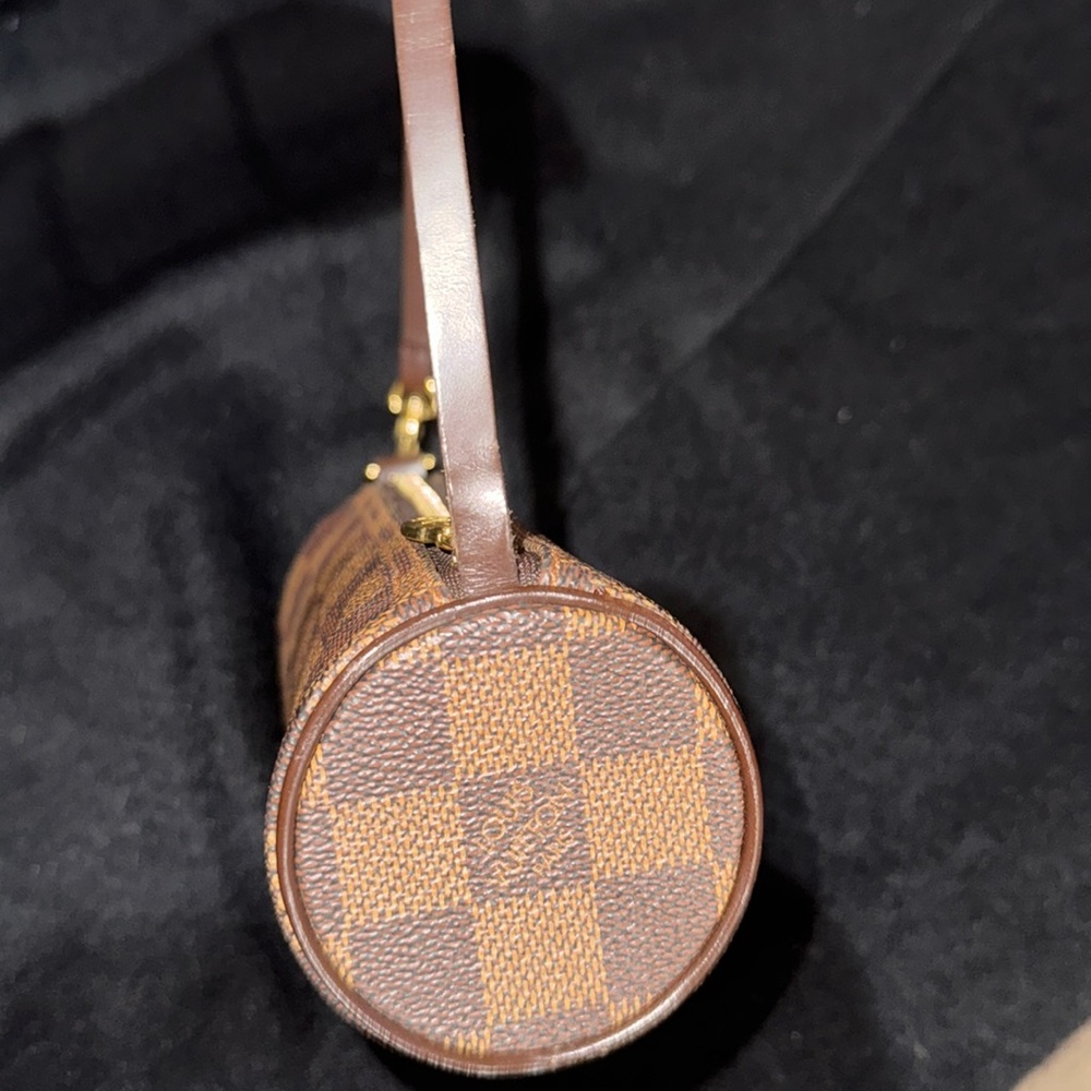Women’s or Men's Louis Vuitton Damier Ebene pochette Papillon! With COA 10/10!🔥 - Picture 7 of 16